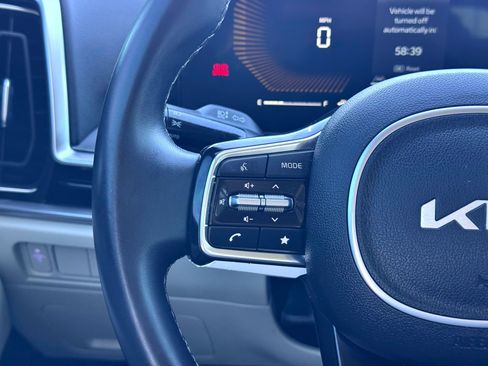 Used 2025 Kia Sorento S image 22