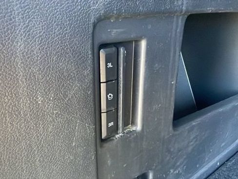 Used 2024 Ford Expedition XLT AWD/4WD image 32