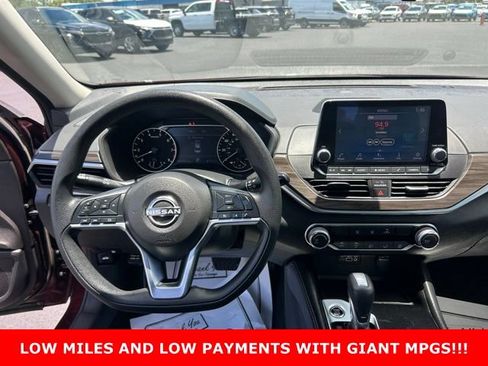 Used 2023 Nissan Altima 2.5 SV FWD image 16