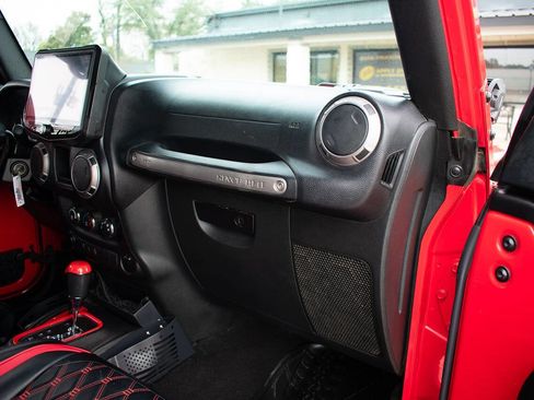 Used 2015 Jeep Wrangler Sport image 37