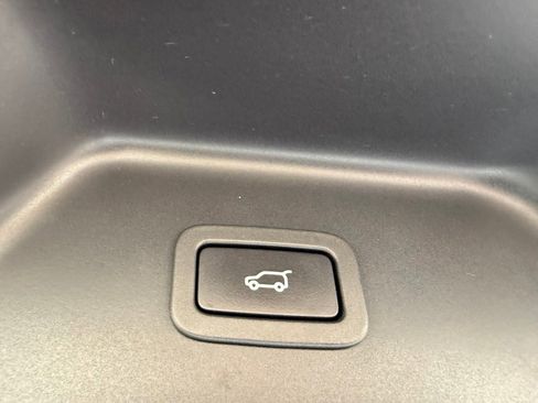 Used 2020 Land Rover Range Rover HSE image 25