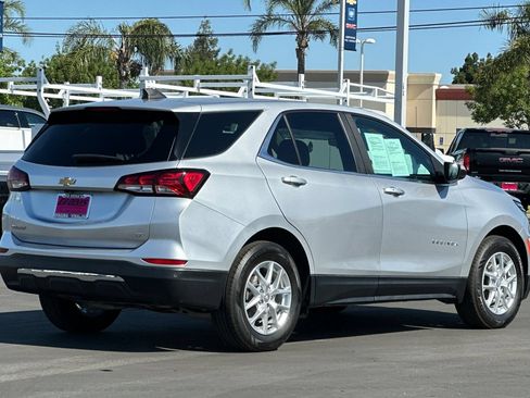 Used 2022 Chevrolet Equinox LT w/ Driver Convenience Package FWD image 4