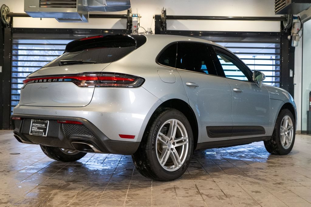 Certified 2025 Porsche Macan AWD/4WD image 9