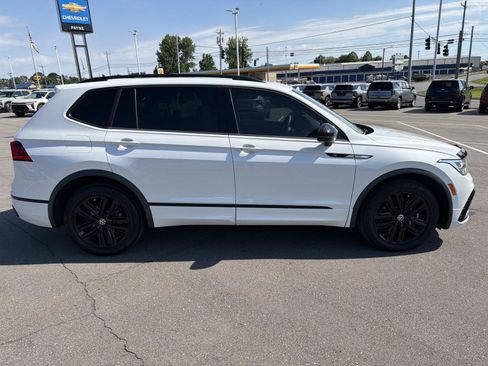 Used 2022 Volkswagen Tiguan SE R-Line FWD image 8