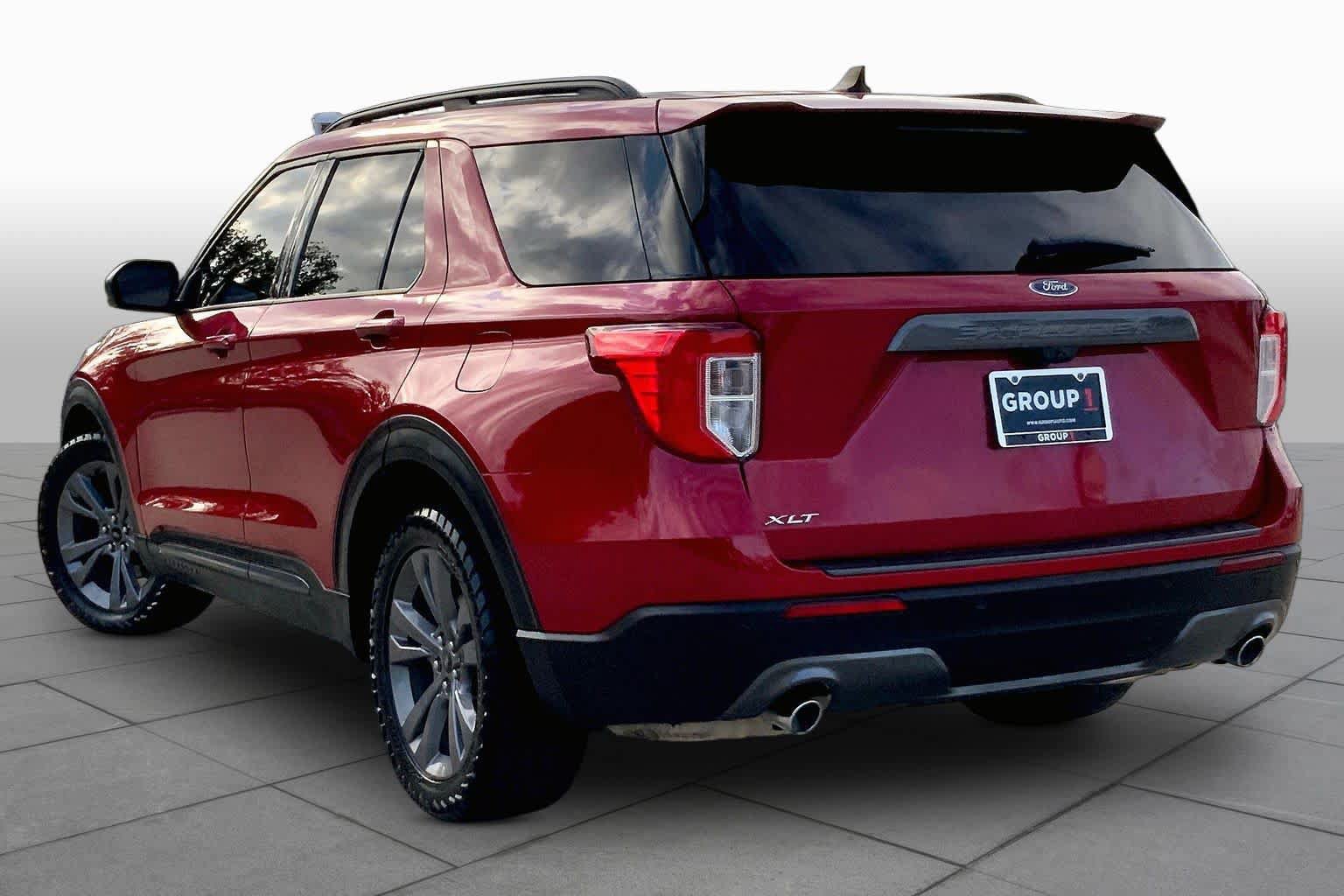 Used 2021 Ford Explorer XLT w/ Equipment Group 202A RWD image 12