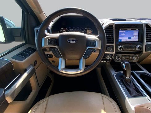 Used 2019 Ford F150 Lariat w/ Equipment Group 502A Luxury AWD/4WD image 6