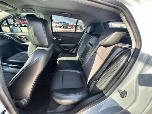 Used 2018 Chevrolet Trax LT w/ LT Convenience Package FWD image 25