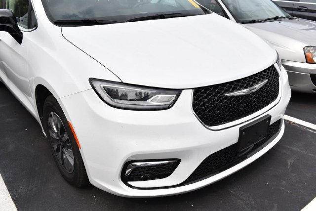Used 2024 Chrysler Pacifica Limited FWD image 4
