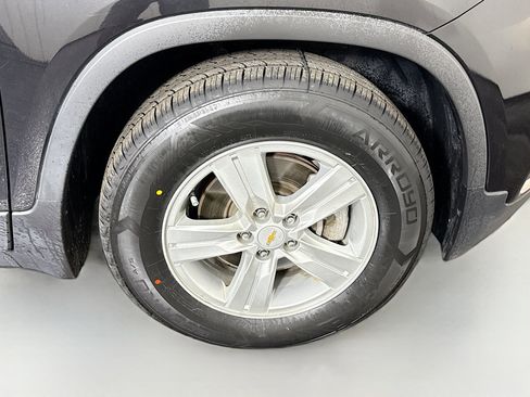 Used 2020 Chevrolet Trax LT w/ LT Convenience Package image 32