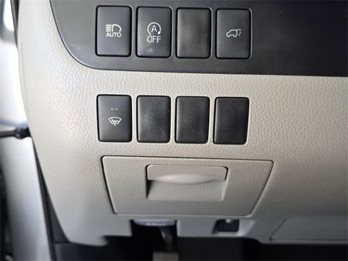 Used 2018 Toyota Highlander LE image 24