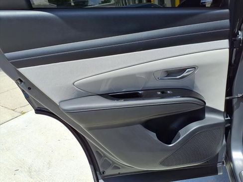 Used 2025 Hyundai Tucson Limited FWD image 16