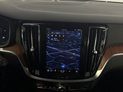 Used 2025 Volvo V60 B5 Cross Country Plus image 17