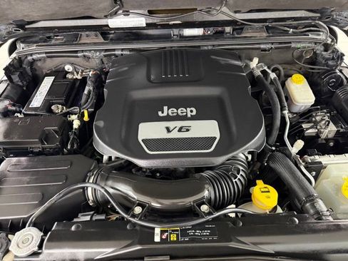 Used 2018 Jeep Wrangler Unlimited Rubicon image 16