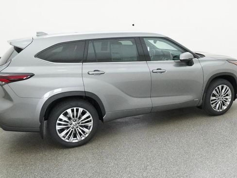 New 2026 Toyota Highlander Platinum image 95
