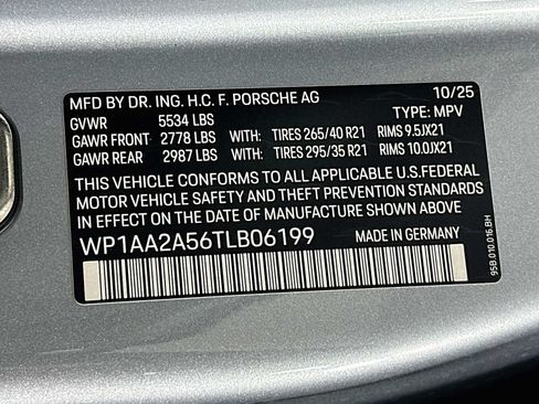 Certified 2026 Porsche Macan AWD/4WD image 34