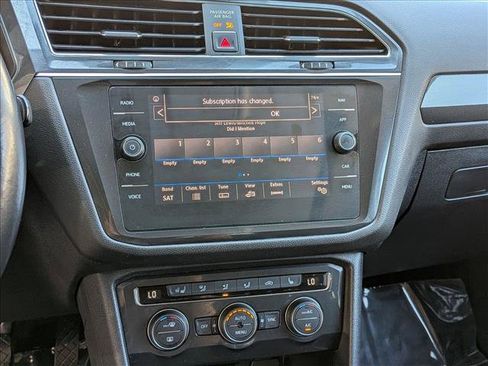 Used 2018 Volkswagen Tiguan SEL Premium FWD image 13