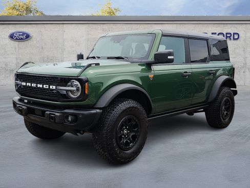 Used 2025 Ford Bronco Badlands AWD/4WD image 3