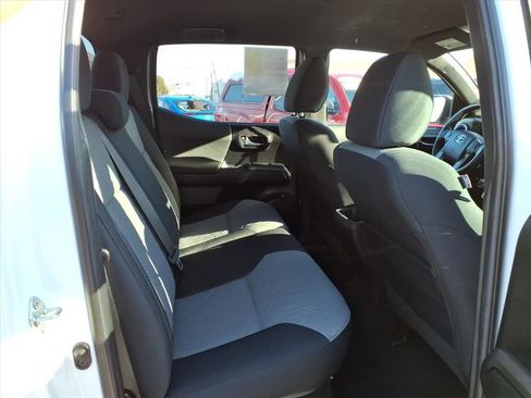 Used 2022 Toyota Tacoma TRD Sport image 28