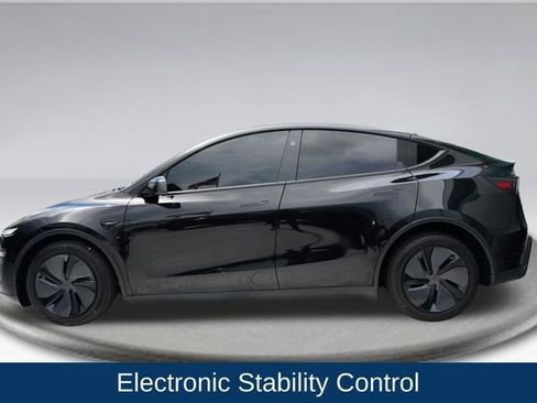 Used 2026 Tesla Model Y 2WD image 12