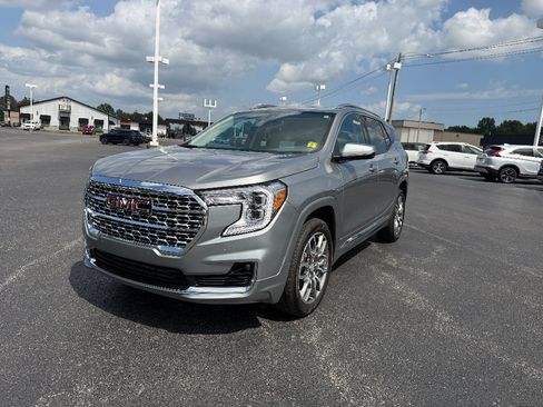 Used 2024 GMC Terrain Denali w/ Denali Premium Package AWD/4WD image 3