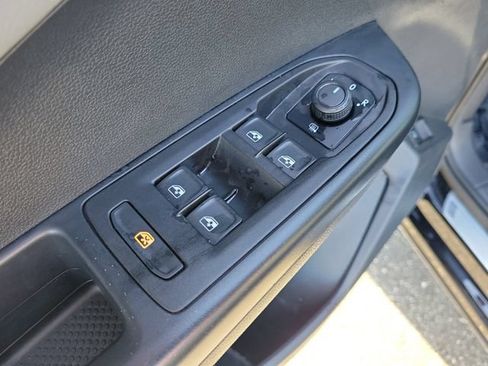 Certified 2023 Volkswagen Taos SE FWD image 14