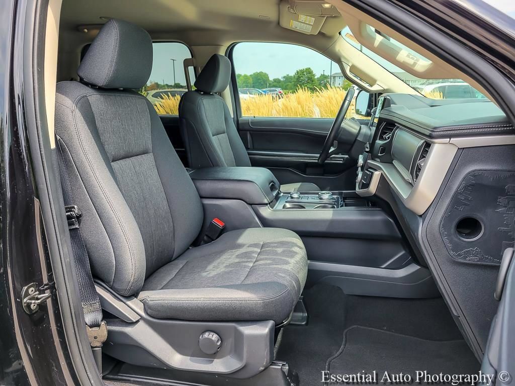 Used 2024 Ford Expedition XLT AWD/4WD image 32