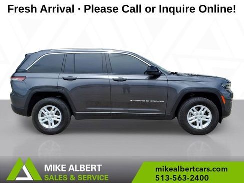 Used 2023 Jeep Grand Cherokee Laredo AWD/4WD image 8