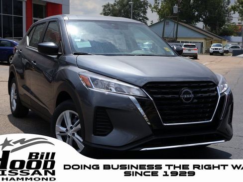 New 2025 Nissan Kicks Play S image 1