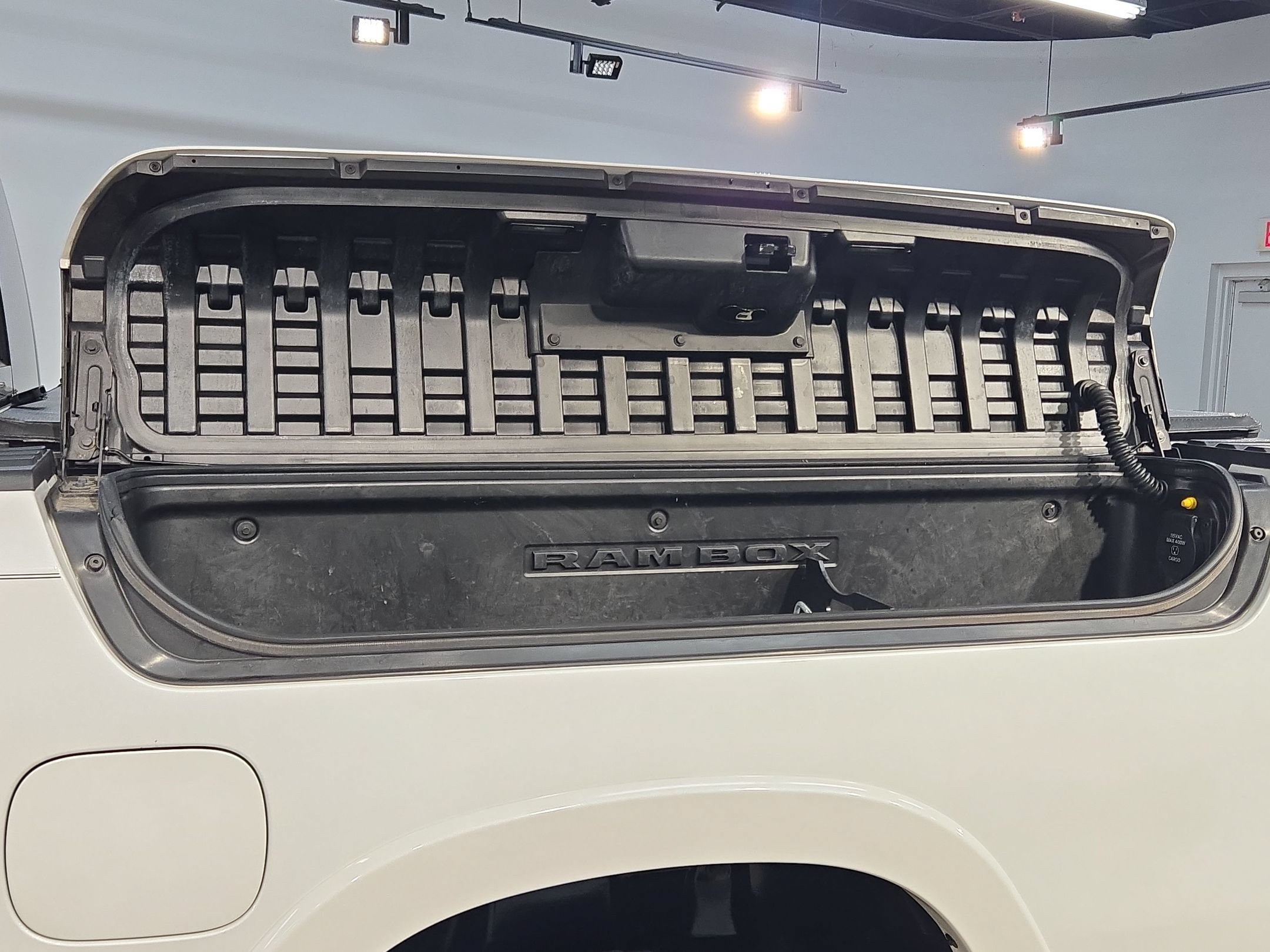 Used 2019 RAM 1500 Laramie AWD/4WD image 38