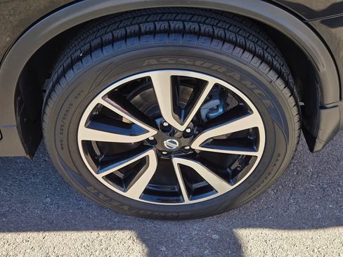 Used 2019 Nissan Rogue SL w/ Premium Package image 10