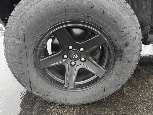 Used 2021 Jeep Gladiator Sport image 9