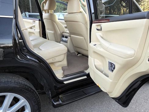 Used 2011 Lexus LX 570 4WD image 40