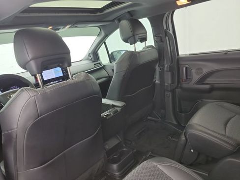 Used 2023 Toyota Sienna XSE FWD image 15