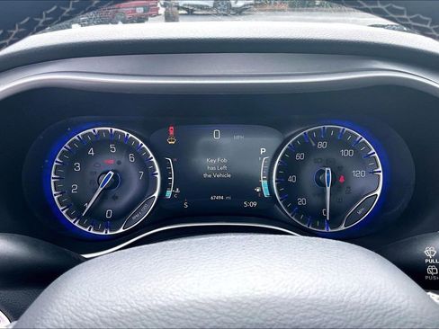 Used 2023 Chrysler Pacifica Touring-L image 12