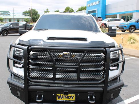 Used 2024 Chevrolet Silverado 3500 High Country w/ High Country Premium Package AWD/4WD image 3