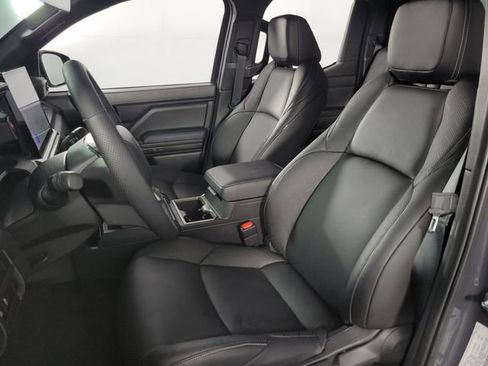 Used 2025 Toyota Tacoma TRD Sport image 17