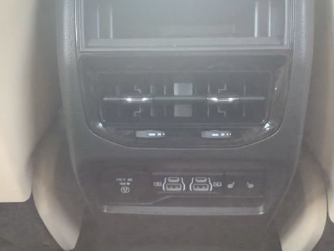 Certified 2023 Jeep Grand Cherokee Limited AWD/4WD image 25