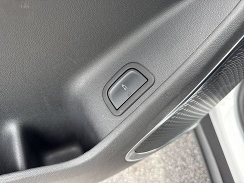 Used 2025 GMC Acadia Elevation FWD image 18