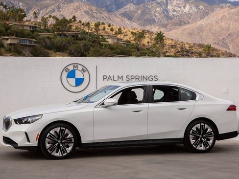 Certified 2025 BMW 530i xDrive w/ Premium Package image 1