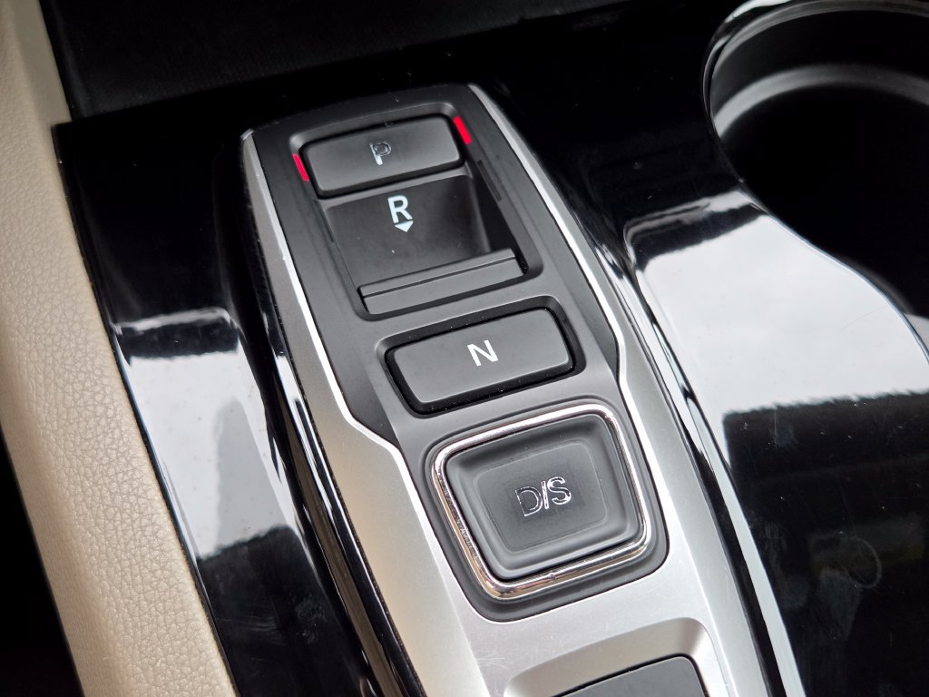 Certified 2018 Honda Pilot Touring image 41