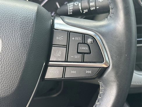 Used 2021 Toyota Highlander XLE image 14