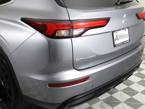 Used 2024 Mitsubishi Outlander SE Black Edition FWD image 43