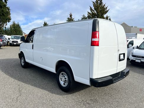 Used 2018 Chevrolet Express 2500 w/ Driver Convenience Package image 5