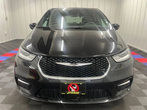 Used 2025 Chrysler Pacifica Select FWD image 8