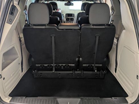 Used 2020 Dodge Grand Caravan SXT w/ Rear Park Assist Package image 33