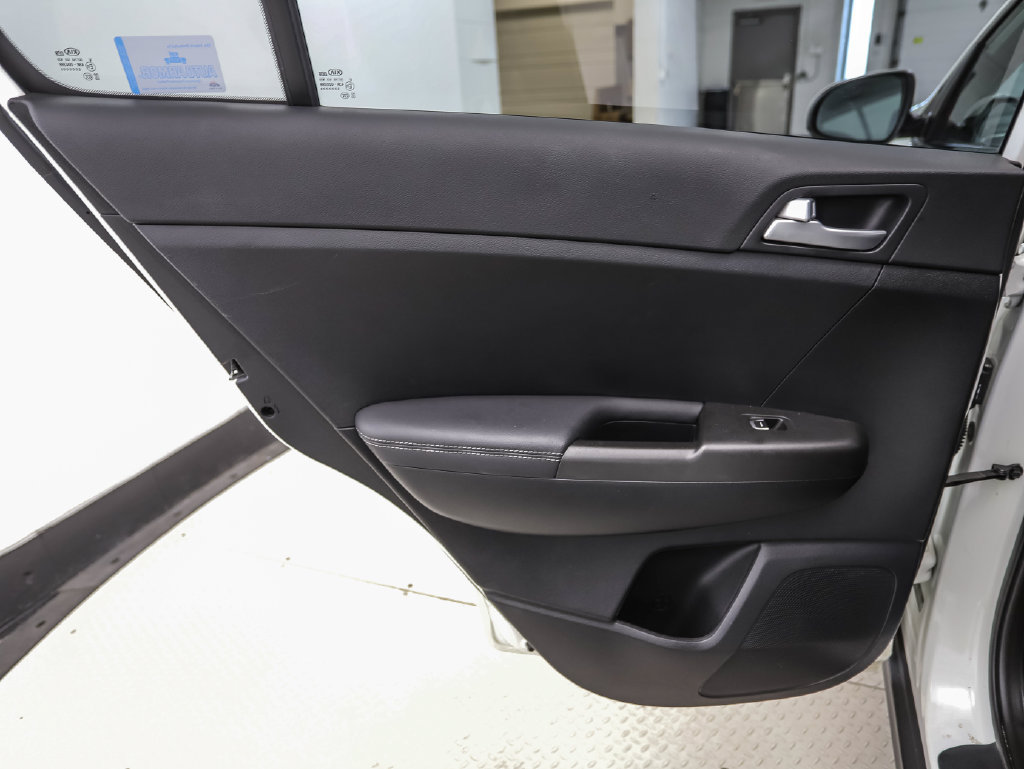 Used 2020 Kia Sportage LX AWD/4WD image 19