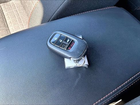 Used 2025 Honda HR-V Sport image 33