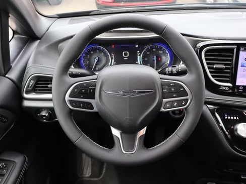 Used 2026 Chrysler Pacifica Select AWD/4WD image 21