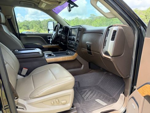 Used 2017 Chevrolet Silverado 1500 LTZ w/ LTZ Plus Package AWD/4WD image 15