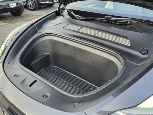 Used 2024 Tesla Model Y Long Range image 17